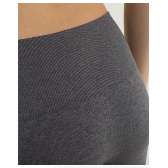 LULULEMON In The Flow Crop II Heathered Soot Light Leggings Size 6 - Picture 6 of 15